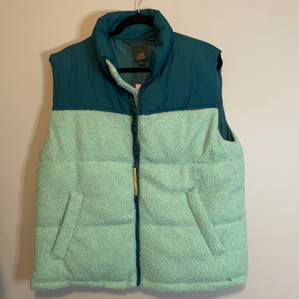 Wild Fable green puffy vest